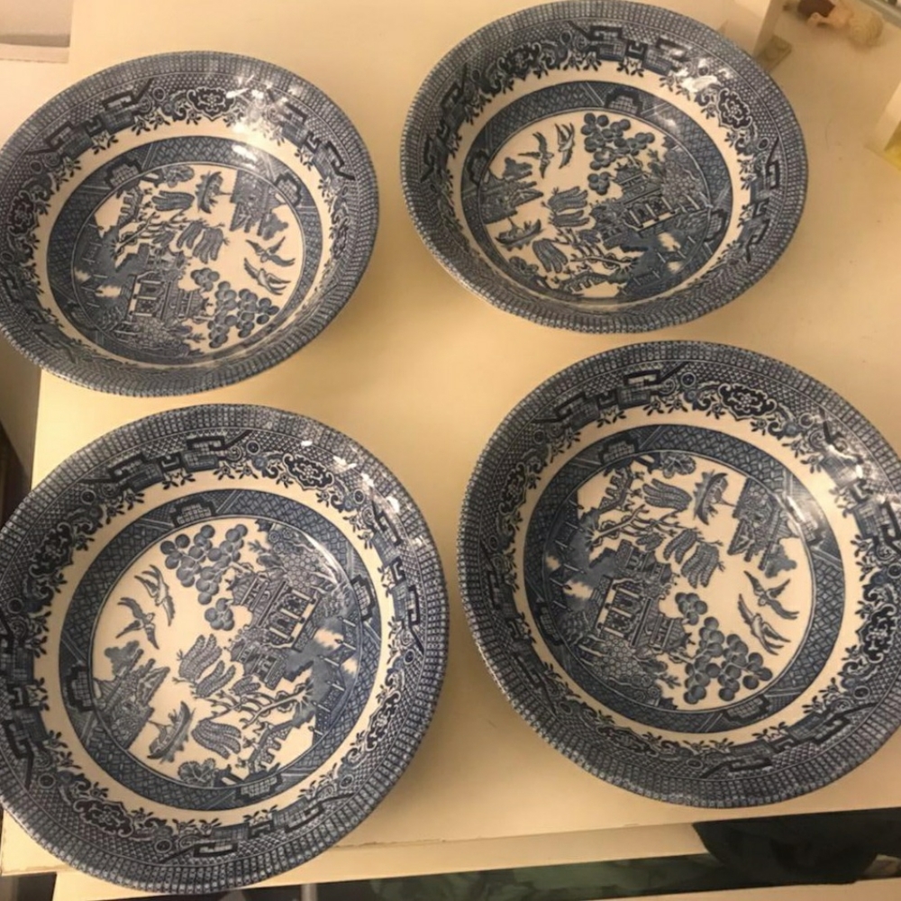 Royal Wessex Churchill Soup Bowls Set